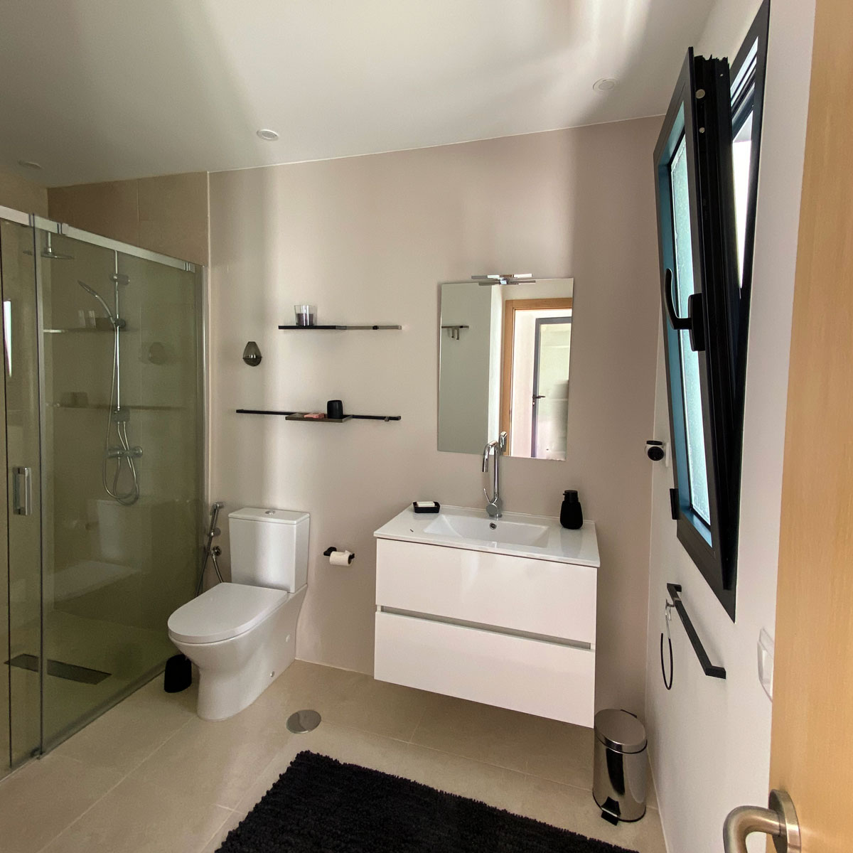 Suite 2 – Bad